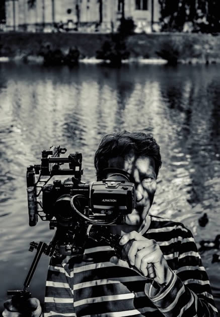 Stefan Adam mit Filmkamera Stefan Adam mit Filmkamera